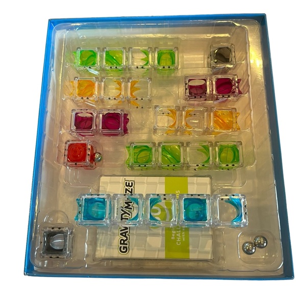 Gravity Maze Think Fun Logic Game - Picture 4 of 5